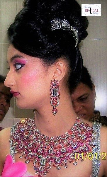 Top reviewd Indian Bridal Make-up Artist, Bridal hair stylist & Bridal Henna Artist  in Virginia / DC / MD ,(www.shruti-salon.com)