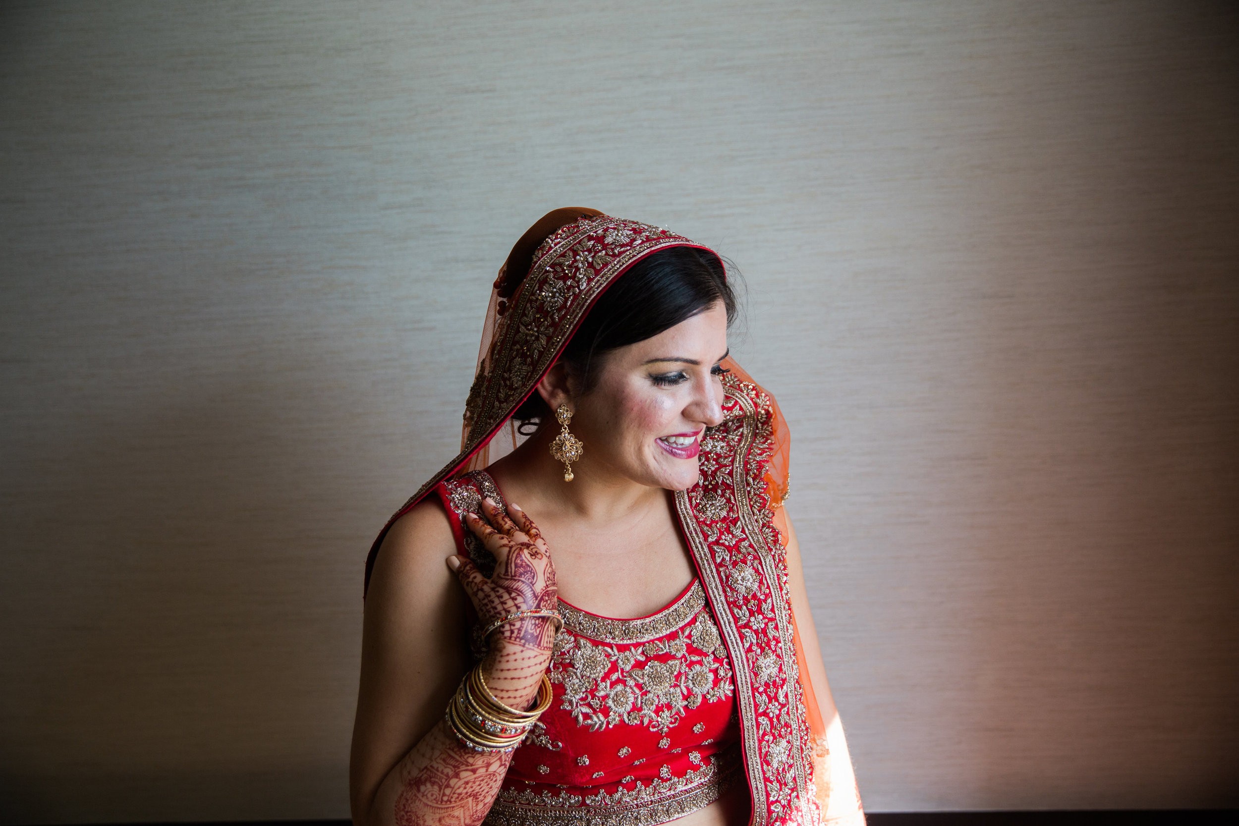 Top reviewd Indian Bridal Make-up Artist, Bridal hair stylist & Bridal Henna Artist  in Virginia / DC / MD ,(www.shruti-salon.com)